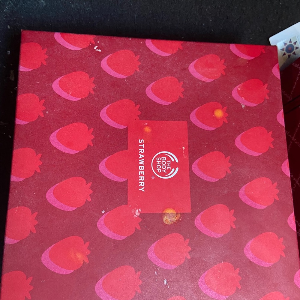 Body Shop Strawberry Gift Set